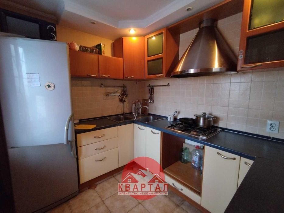 Продается 2-х комн. студия, р-н пл. Запорожская, недалеко от проспекта