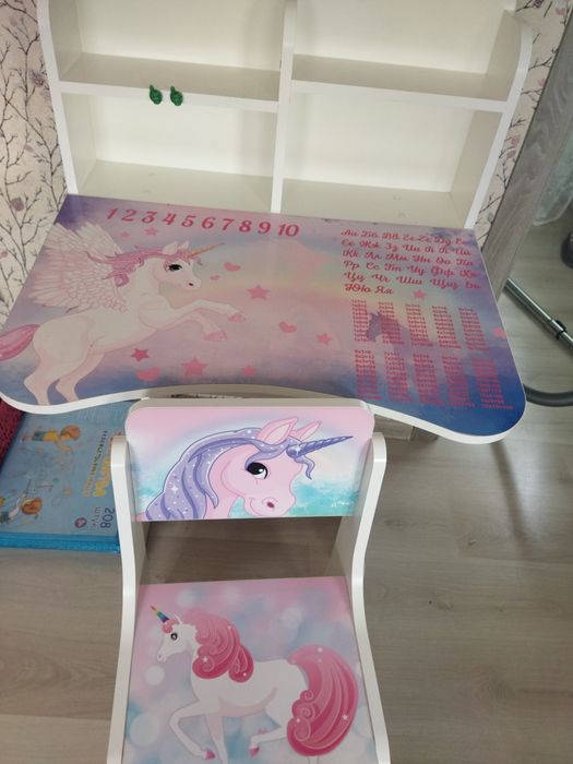 Парта для дівчинки