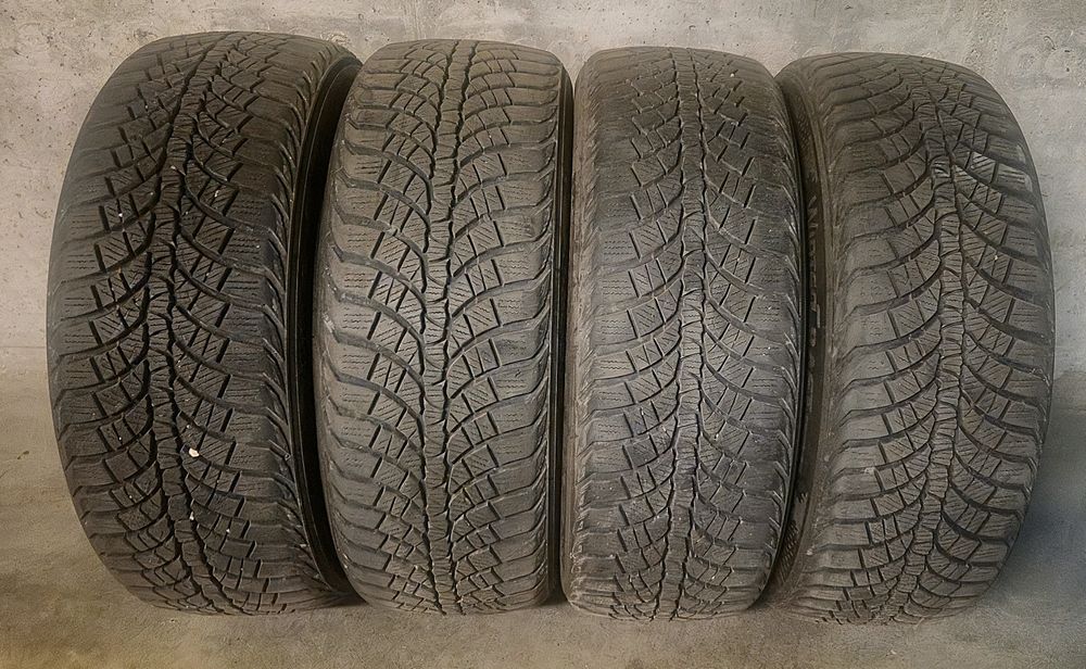 Opony zimowe KUHMO 215/55/17