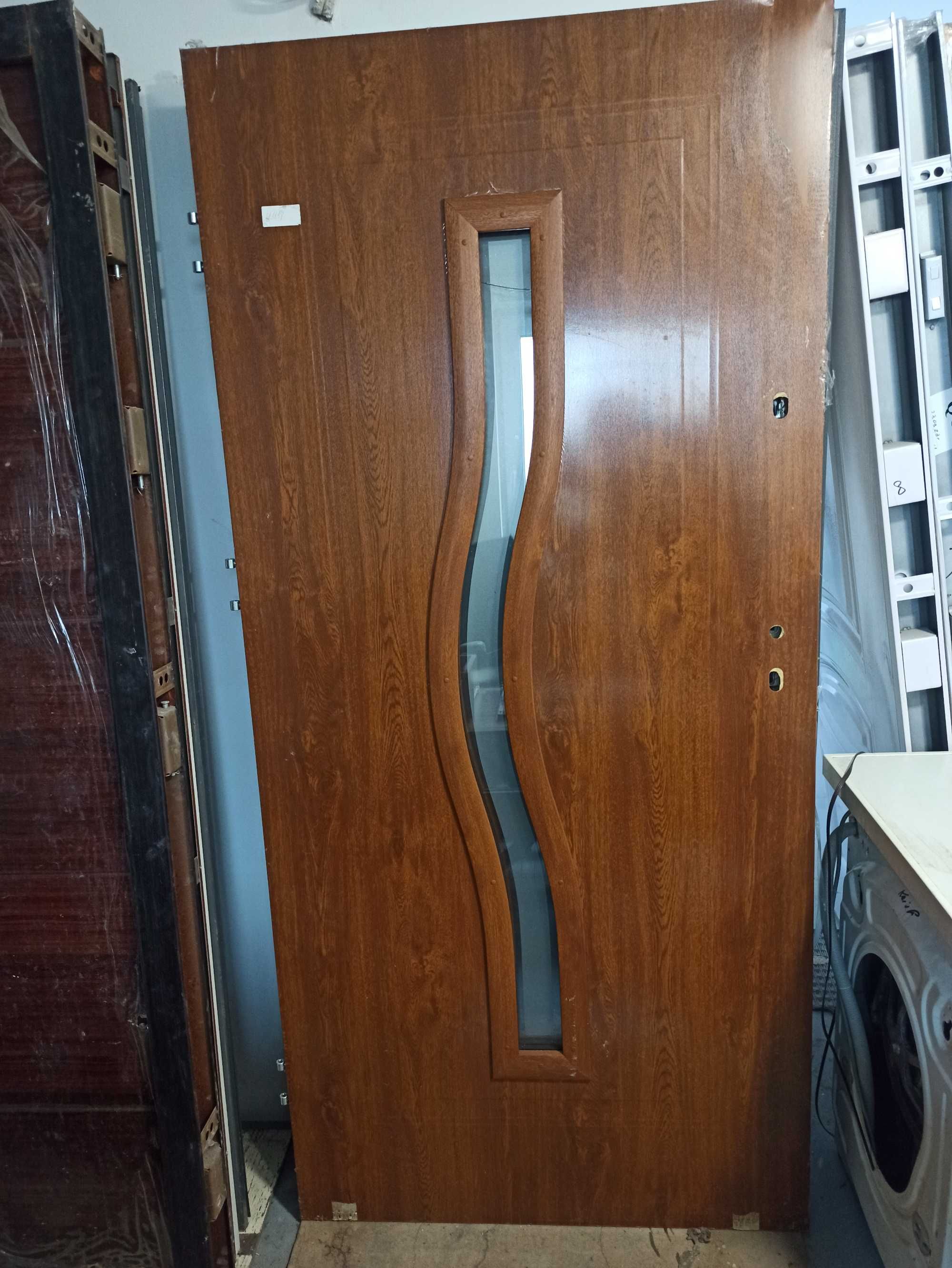 Nowe Drzwi zewnętrzne metalowe ocieplane z szybą futryną 90-tki 90x207