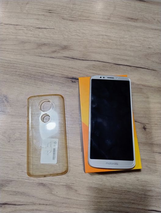 Smartfon Motorola Moto e5 plus 3/32 złota android