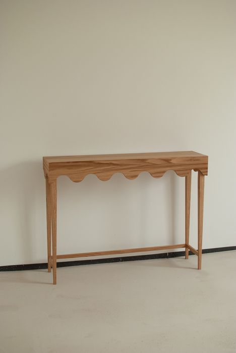 Dębowa konsola w stylu mid century modern