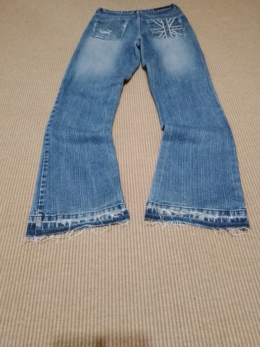 Кастом клеш джинсы с офигенным фитом distressed jeans Zara flared typ