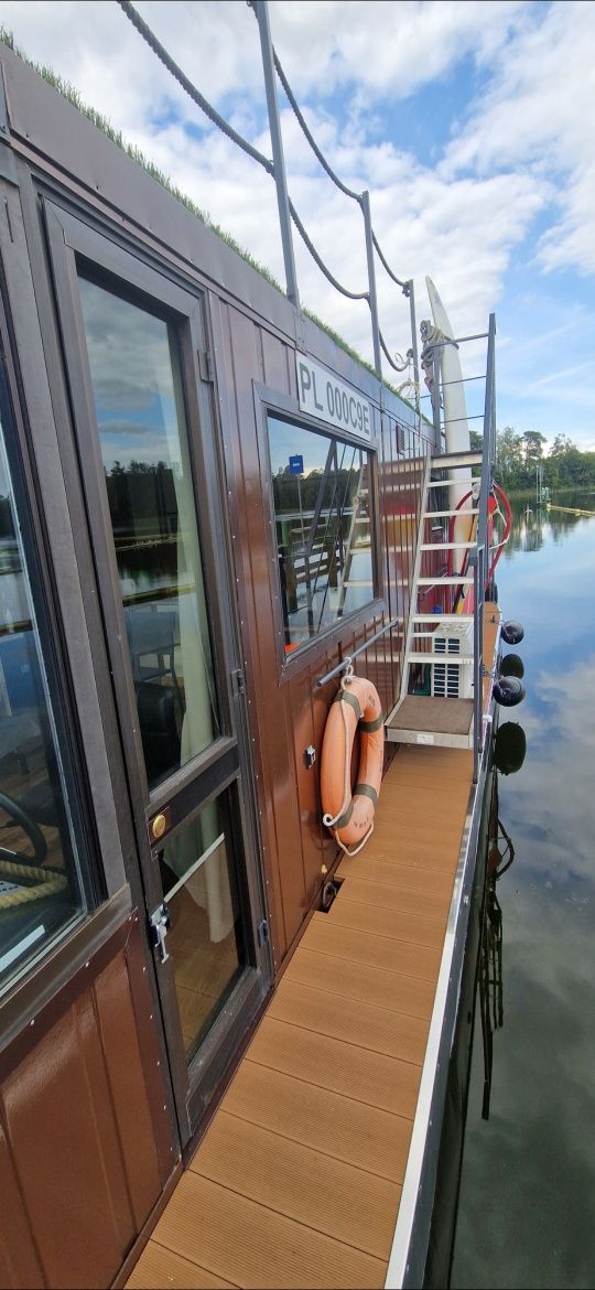 Boathouse Dom nad jeziorem z tarasem, pływajacy dom,  house boat, bark