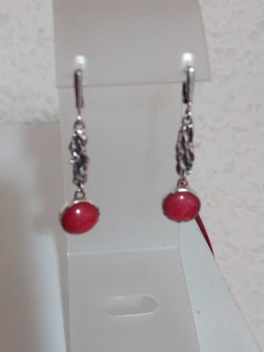 серебряные  серьги с натуральным красным нефритом