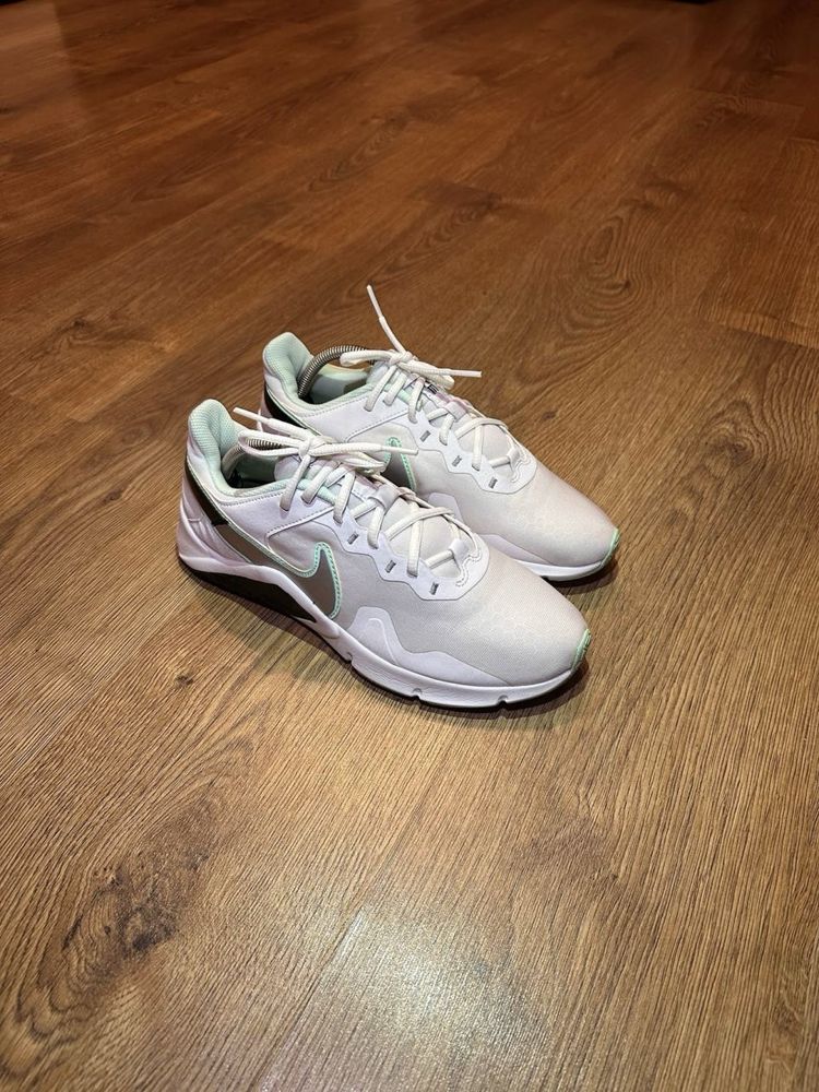 Кросівки Nike Legend Essential 2 White
