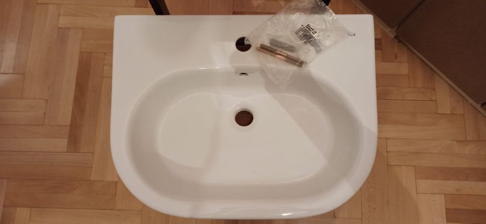 Umywalka Roca Meridan 60x46cm z powłoką Maxi Clean