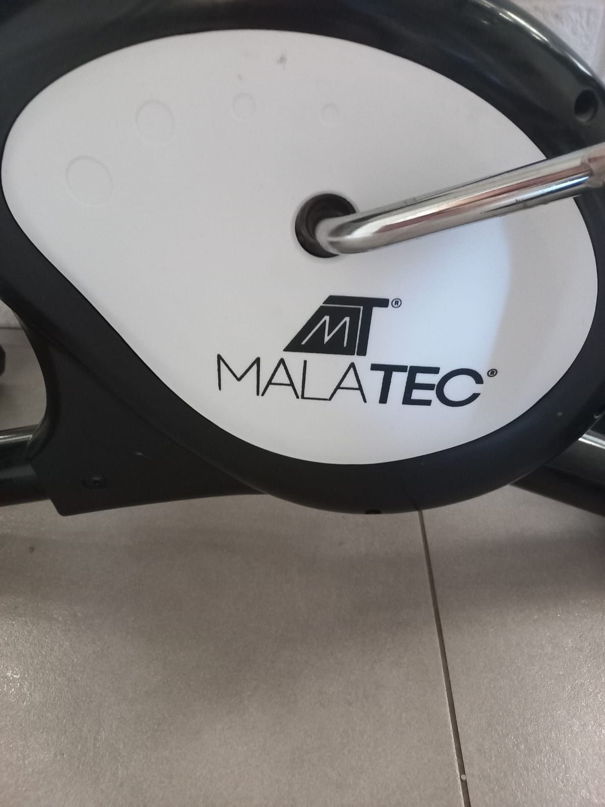 Rower treningowy stacjonarny firmy MALATEC.