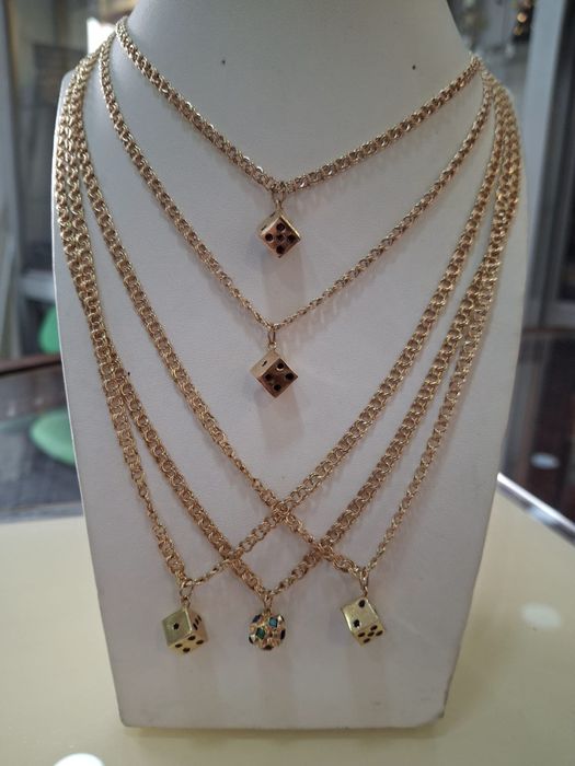 Fios ouro 9k com pendentes desde 388.50€