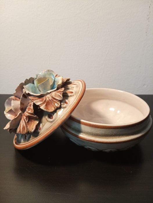 Antigo porta joias Porcelana estilo Capodimonte - vintage - Como novo!