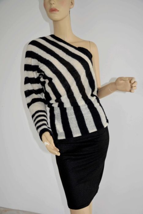 Sweter sweterek bluzka biało czarna zebra jedno ramię 38