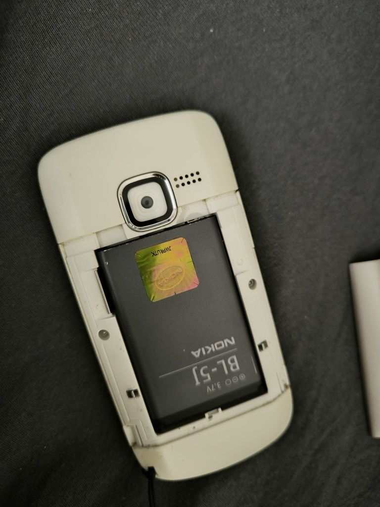 Nokia C3-00 złota