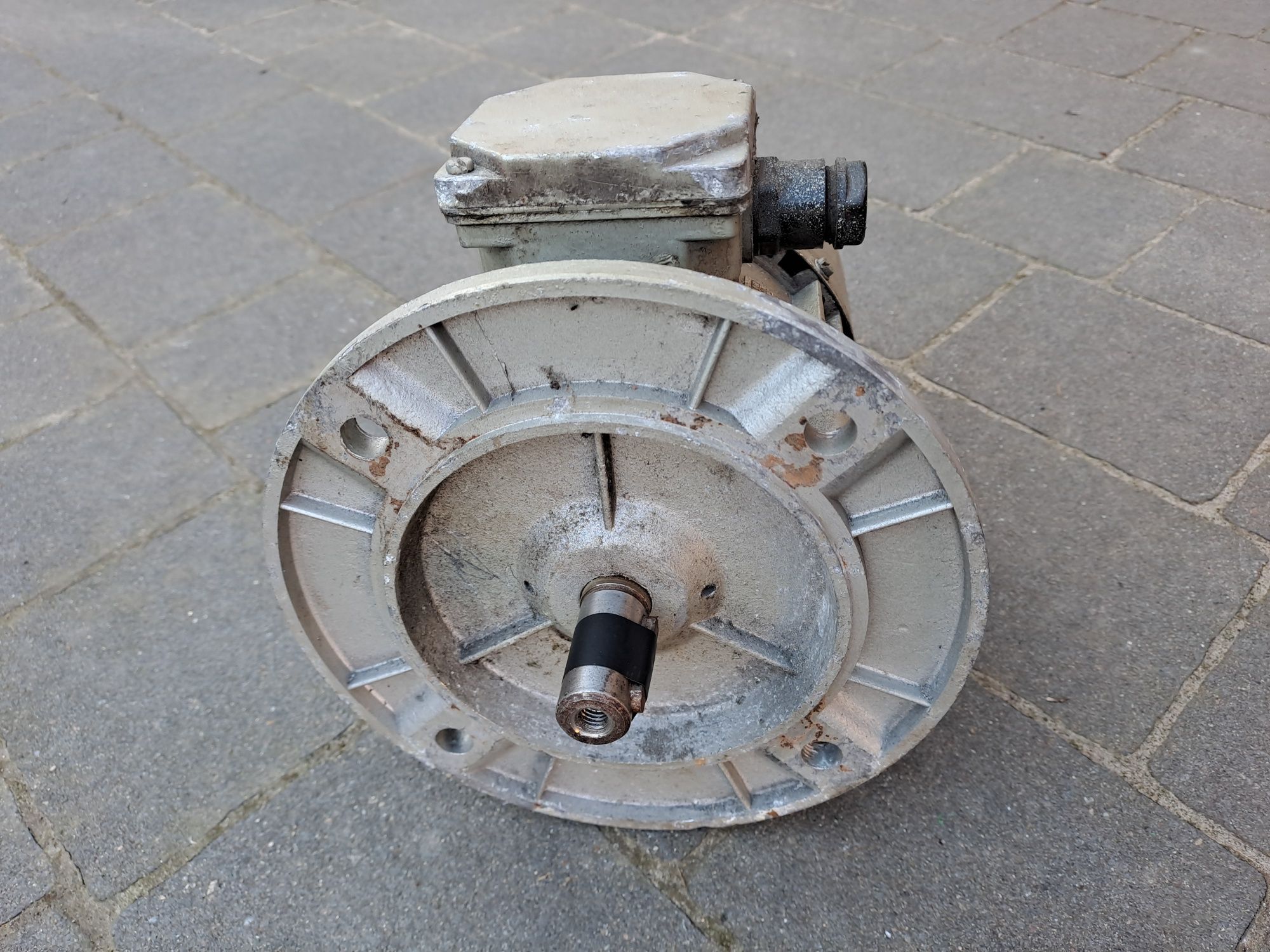 Silnik elektryczny 0,37 kW 930  obr polski wolnoobrotowy