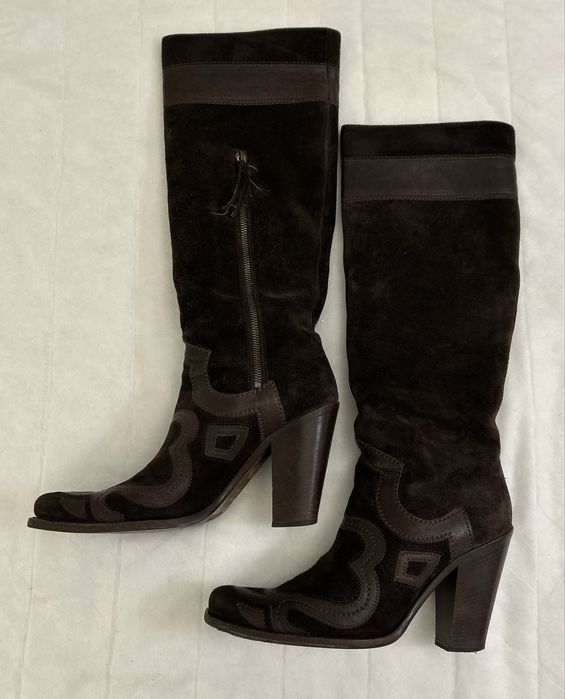 Чоботи «козаки» Miu Miu коричневі замшеві