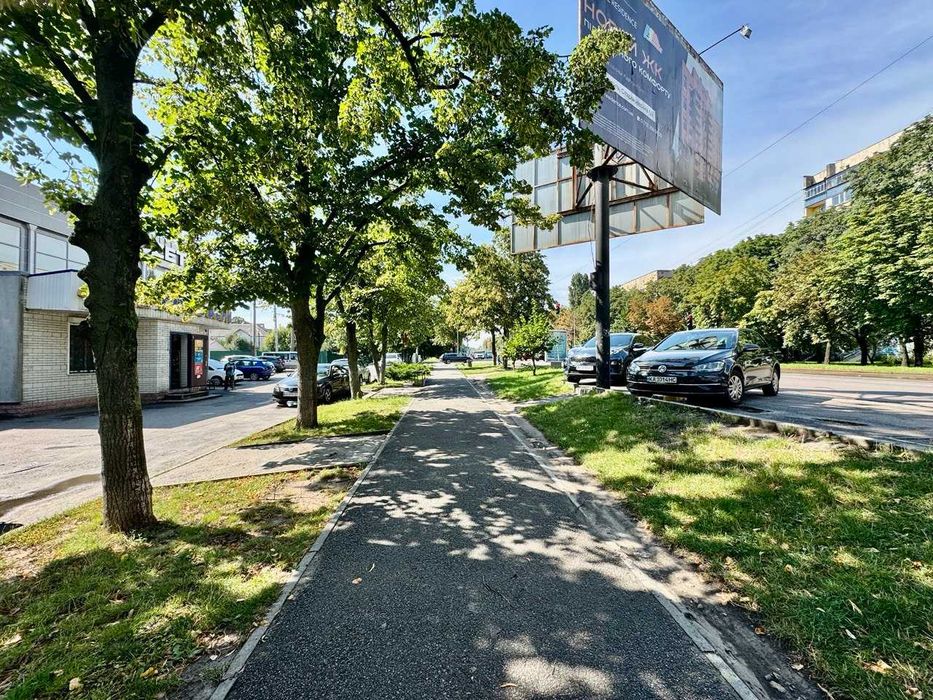 Здається ПРИМІЩЕННЯ під магазин, салон, офіс з мокрою точкою- ФАСАД