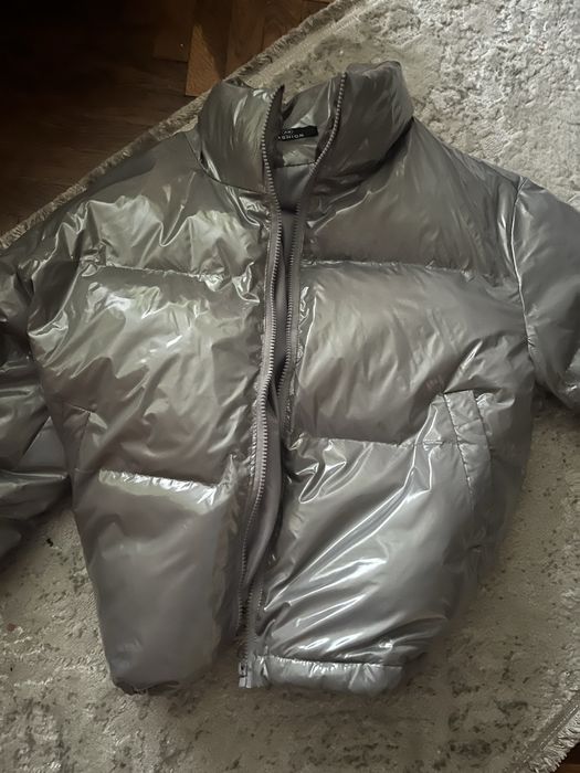 Лакова сіра куртка