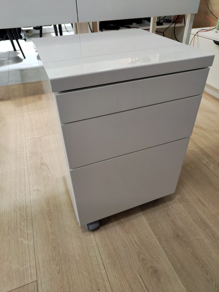 Biurko białe toaletka IKEA BESTA BURS połysk 120x40cm + komoda