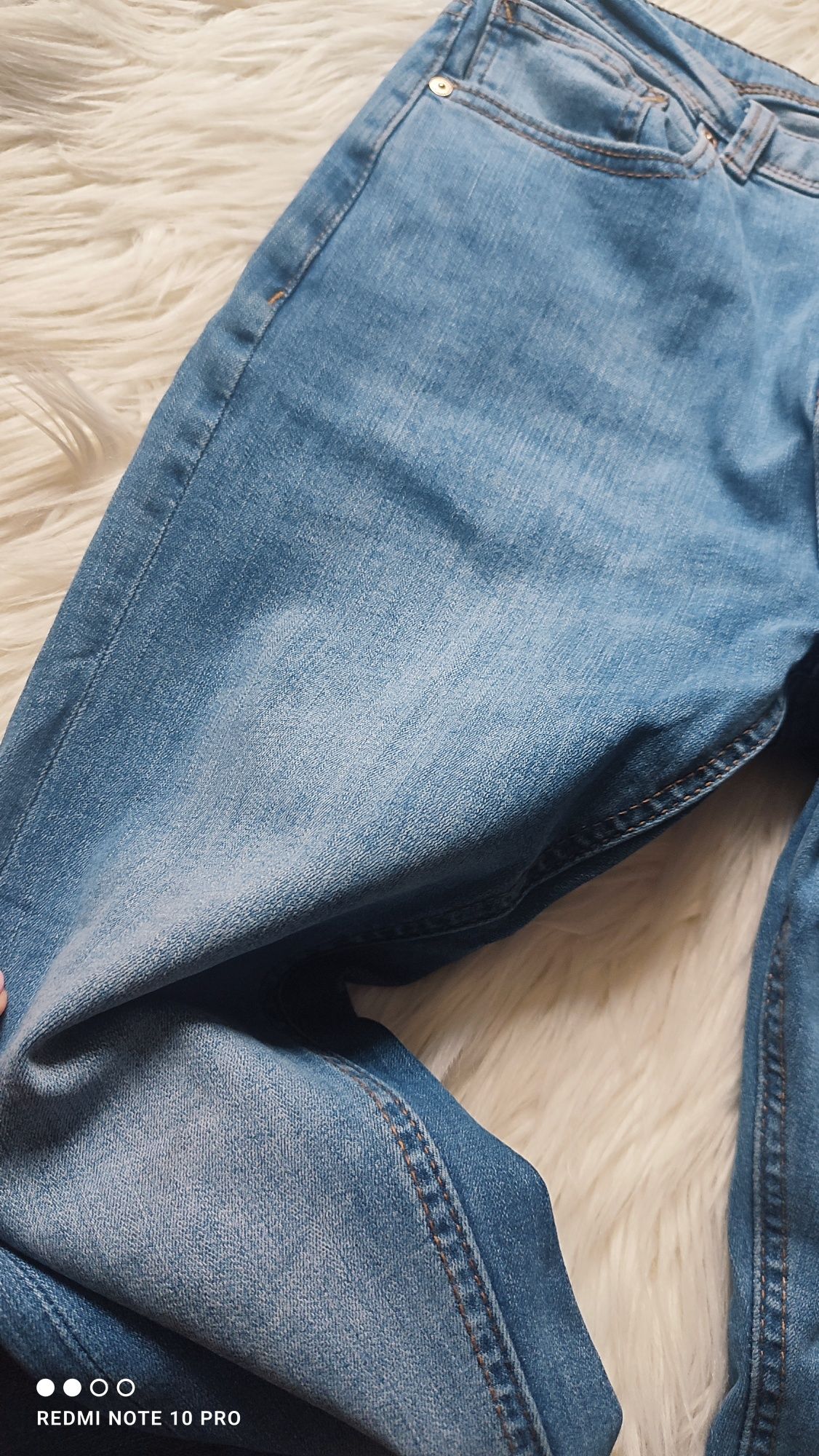 Spodnie jeansowe proste rurki Reserved