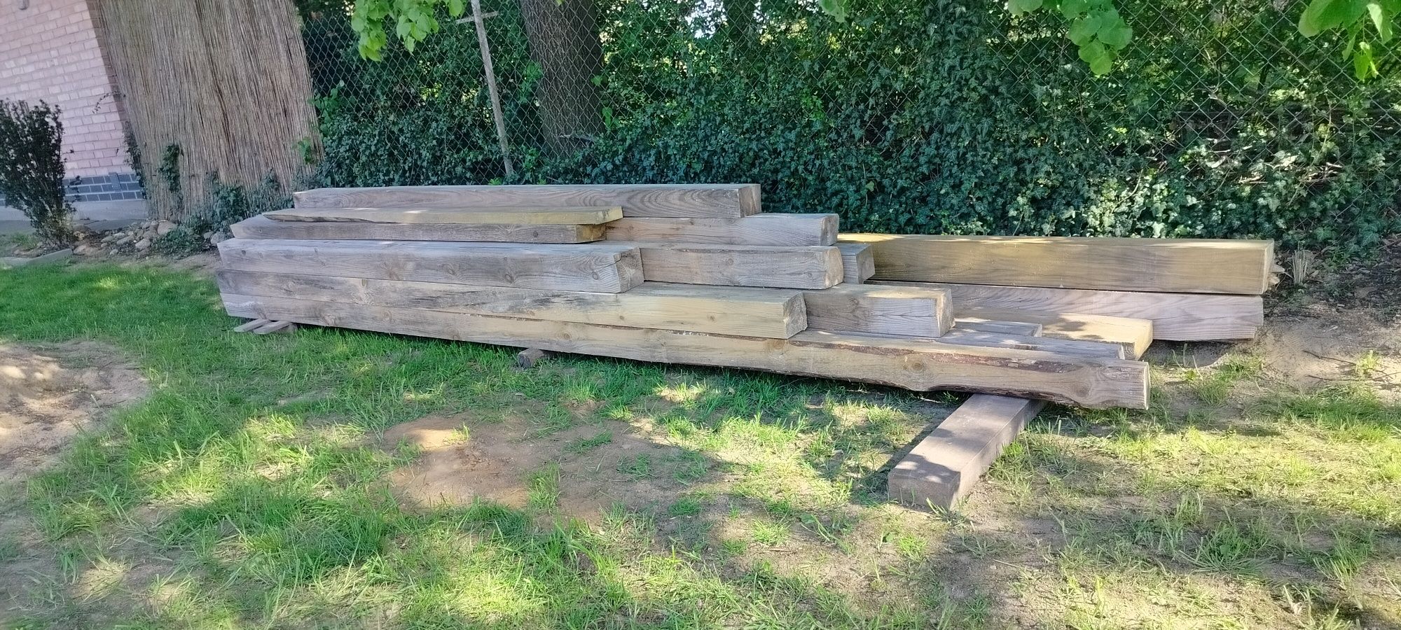 Pozostałości po konstrukcji dachu, więźba, kantówka 14 x14