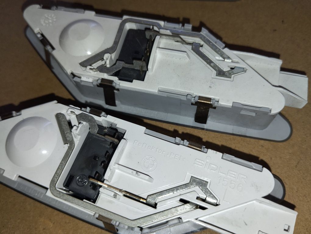 BMW E36 Lampki szare zwykłe w podsufitkę słupki lampki C jupiterek