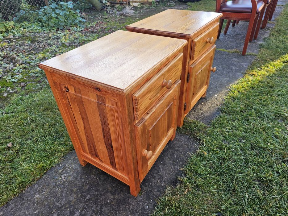 Тумбочка приліжкова деревяня