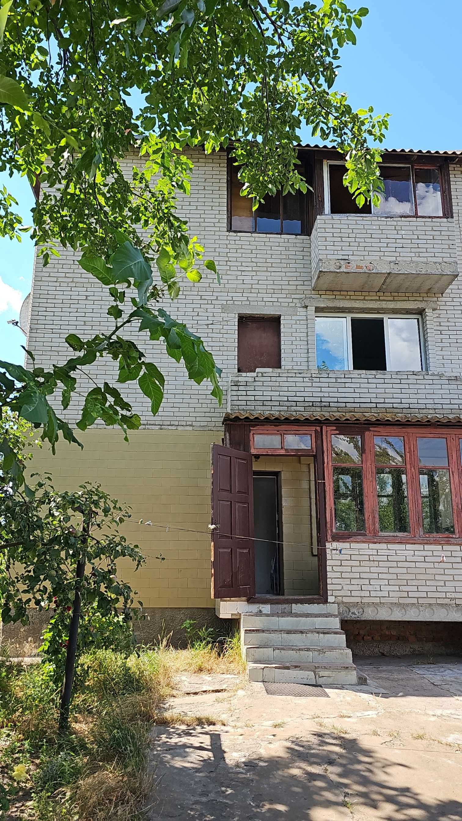 Будинок з різноплановим плануванням гараж, погріб, балкони, Є Відеоогл