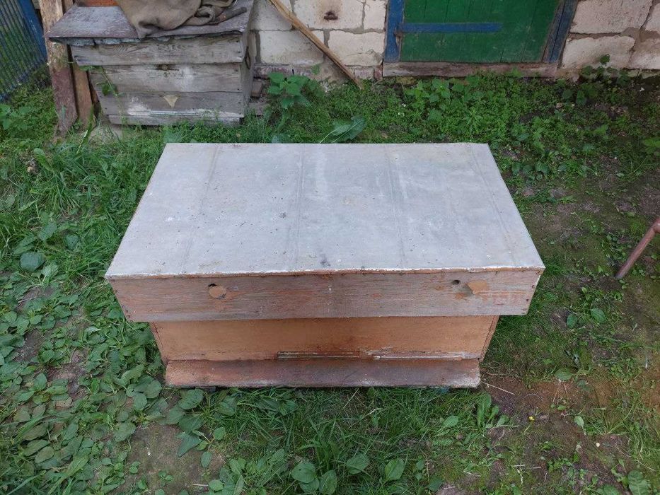 Продам пасечне приладдя, вулики, стамезки, ножі, костюми.