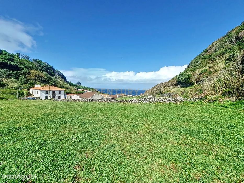 Terreno na Fajã Grande, Lajes das Flores.