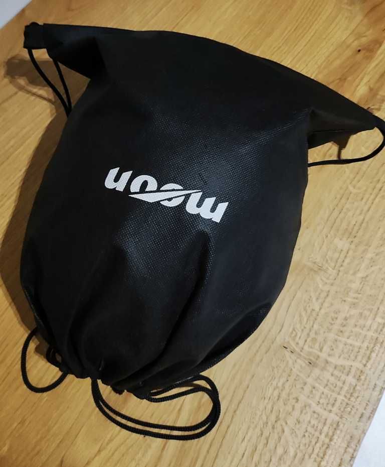 Kask narciarski z szybą i futerałem