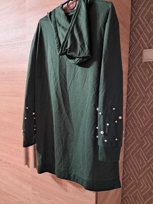 Продам Тунічку зеленого кольору 44-46 р,  з бусінками, до нового року