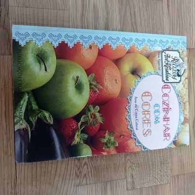 vendo livro cozinhar com cores