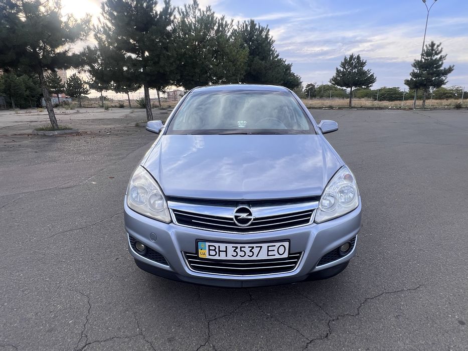 Opel Astra H 1.6 бензин механика хэтчбек