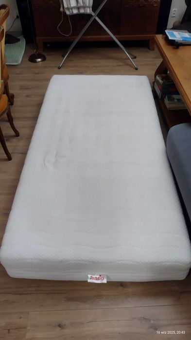 Łóżko 100 x 200 z materacem