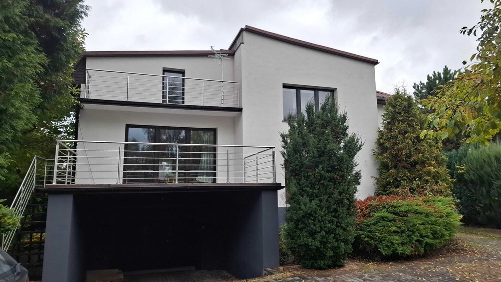 Dom z dużą działką, ogrodem i budynkiem gospodarczym – Radomsko