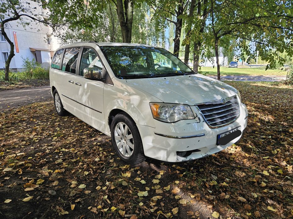 Chrysler Grand Voyager 2009 рік 2.8 дизель автомат 7 місць для військо