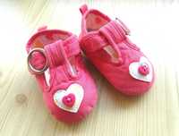 Buty papucie niechodki różowe serca 3 miesiące 10,5 cm