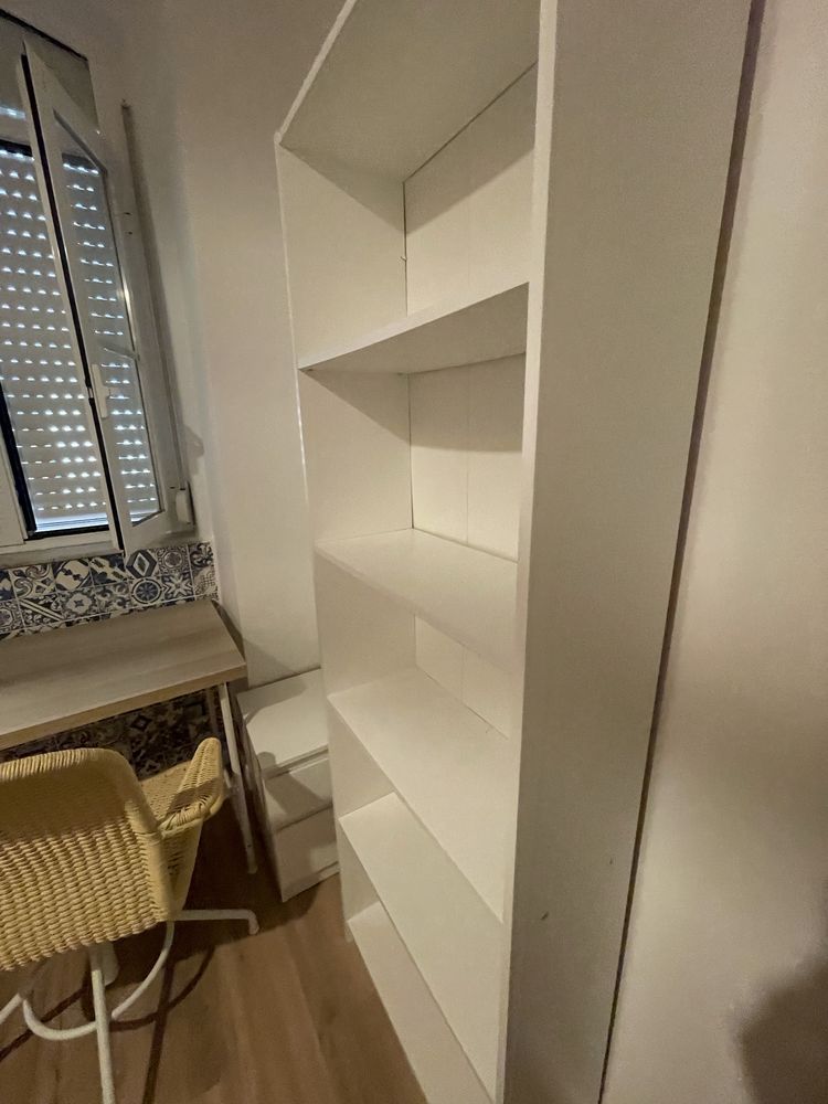 Vendo mobilia de escritorio. Cadeira + secretaria + estante