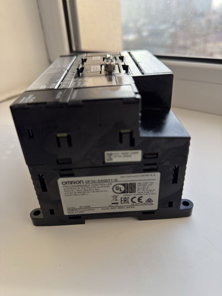 Omron СP1H-X40DT1-D контролер з модулями
