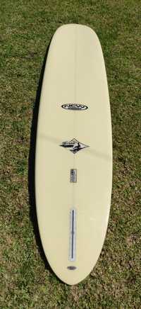 Longboard  semi novo da New Advance. Single fin.