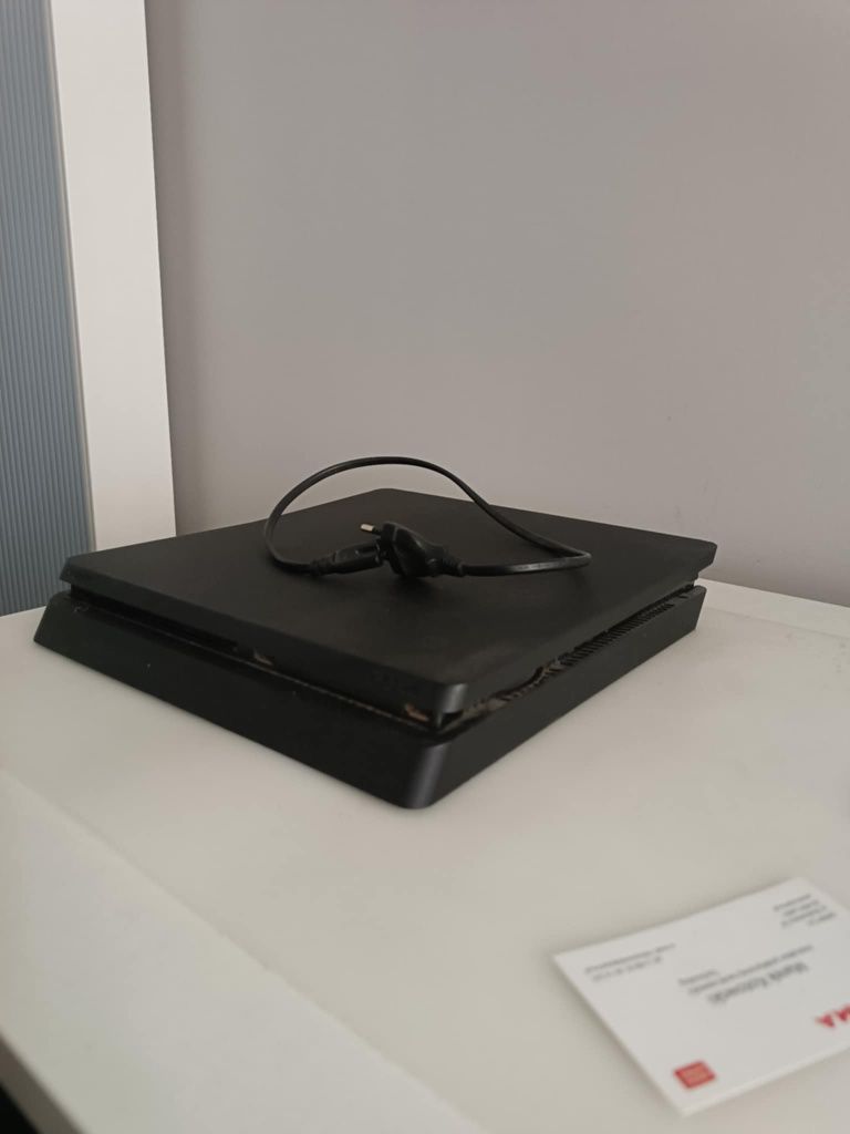 PlayStation 4slim 500gb