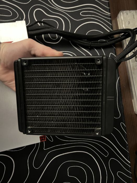 ТЕРМІНОВО Продам відеокарту rx vega 64 на водяному охолоджіні