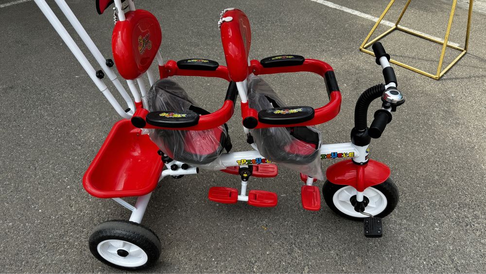 Велосипед для блізняшок