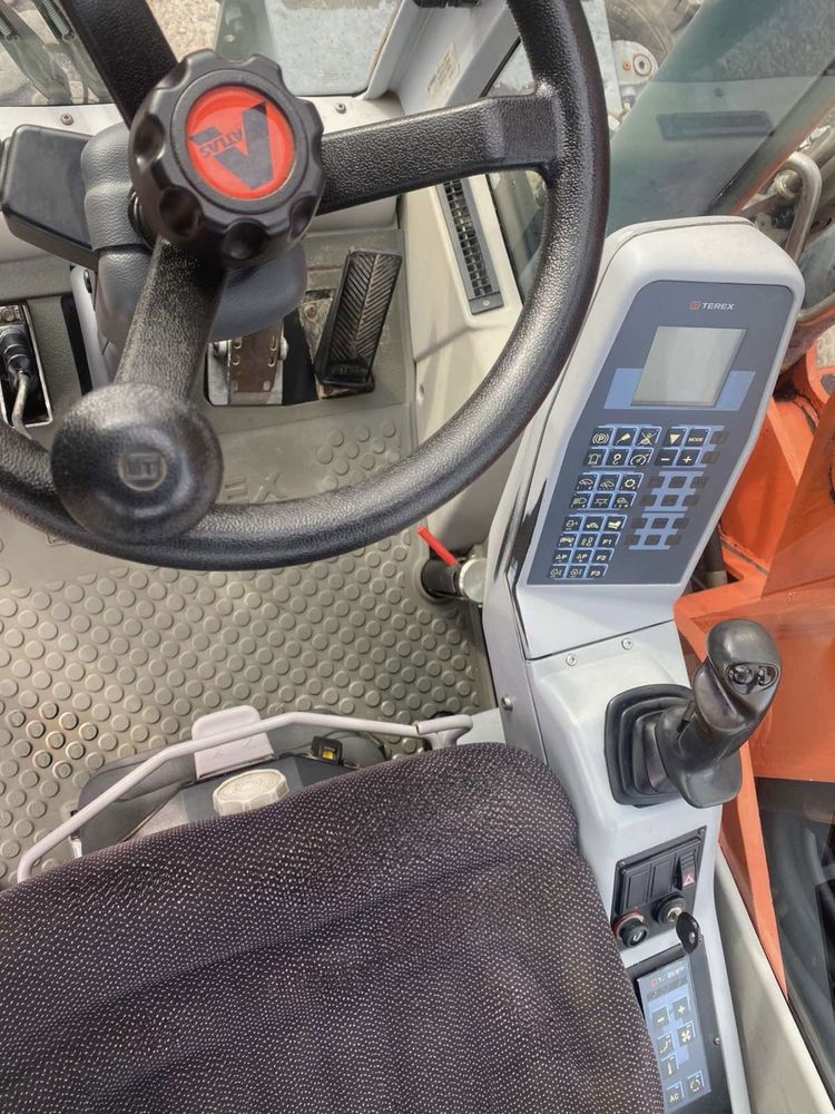 Колісний ескаватор Terex TW150