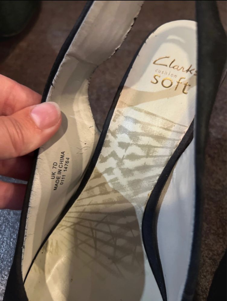 Clark’s soft czarne zamszowe buty na obcasie - rozm. 7 D