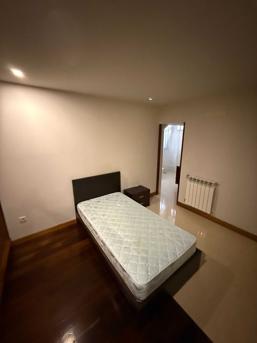 Quarto Mobilado com Casa de Banho Privada/Centro Marco de Canaveses