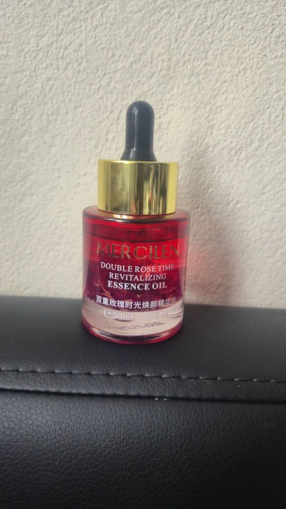 Koreańskie serum różane do twarzy z płatkami róży 30 ml
