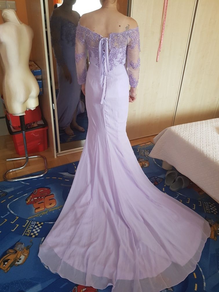 Królewska suknia ślubna szyta wg pomysłu na miarę