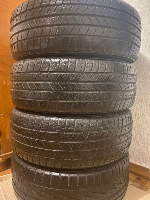 Продаю шини 215/55 R17, (1000грн за одну)