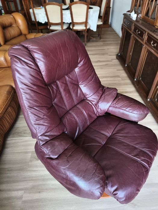Poltrona Suíça em couro legítimo