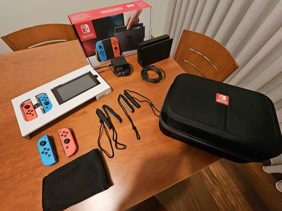 Nintendo Switch (mala, 4 Joy-con, 2 comandos para joicon